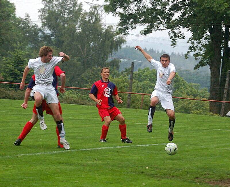 Fotbalisté TJ Rozvadov porazili v utkání 1. A třídy K. Chlumčany přesvědčivě 5:1 