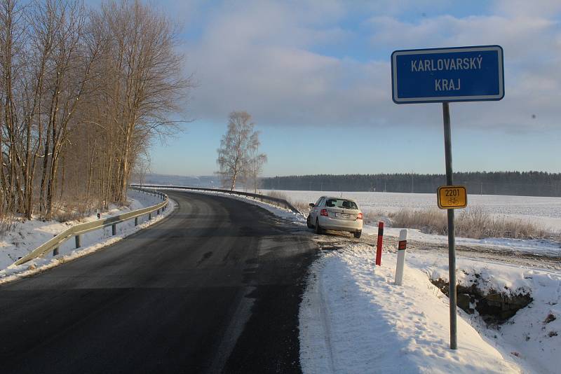 Mezi Tachovskem a Chebskem stojí na některých komunikacích policejní hlídky.