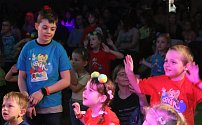 Na Bambulkovou show do Tachova dorazilo více jak sto dětí. Rodiče si představení pochvalovali.