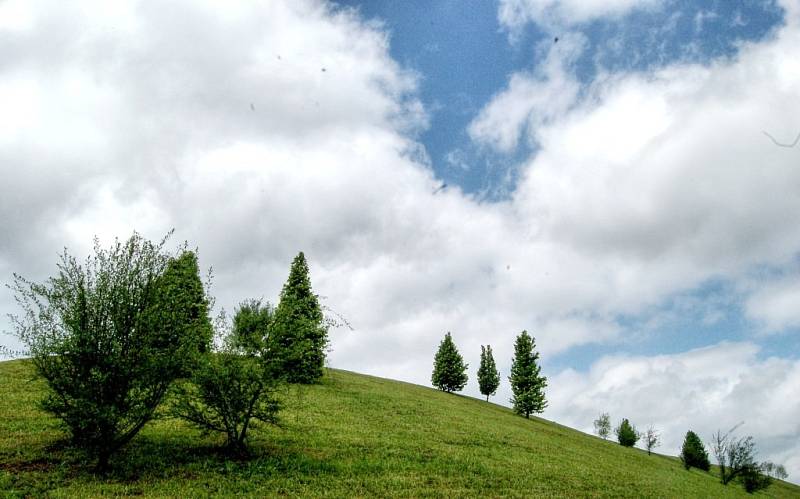 Stovky lidí se přišly podívat, jak se nakládá s odpadem