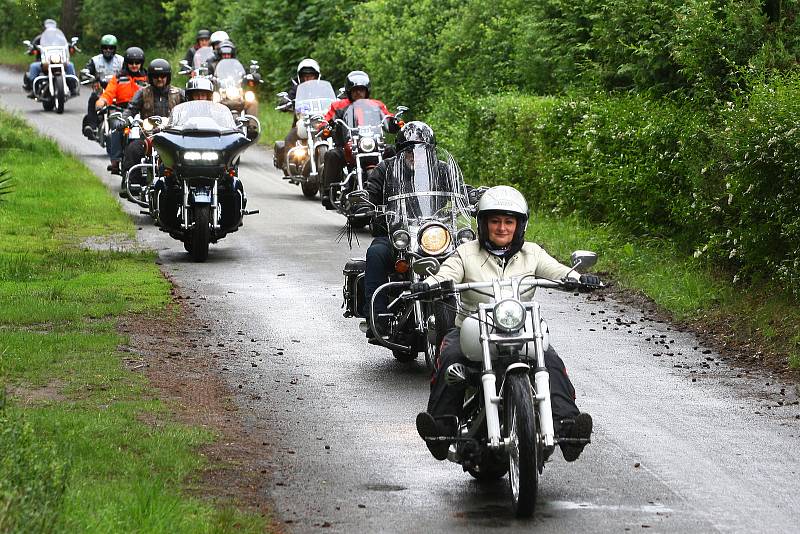 Více než 230 členů klubu Harley Davidson Praha se sjelo do kempu Butov na Hracholuské přehradě na pravidelné klubové akci Czech Rallye.