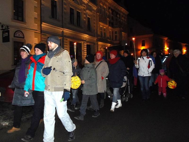 Stříbrem prošel pochod s lampiony a loučemi