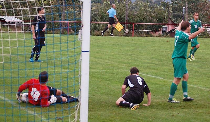 Fotbal: V šestém kole krajského přeboru porazil Rozvadov celek SSC Bolevec 3:1.