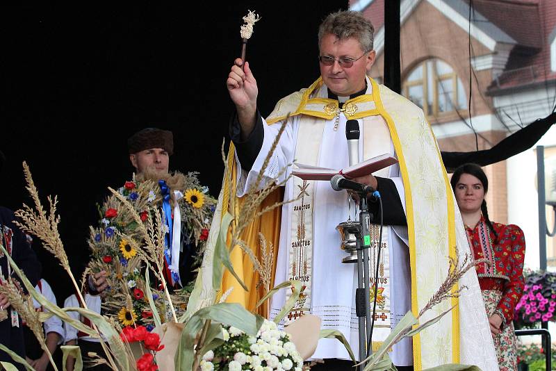 Tradiční Dožínky Plzeňského kraje se v letošním roce konaly v Tachově. Dožínkový průvod prošel městem až na zaplněné náměstí.