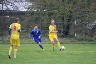 Tatran Chodov (ve žlutém) - TJ Chodský Újezd (v modrém) 2:2 (2:0), PK 3:4.