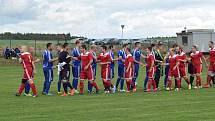 Sokol Lom (v červeném) - FK Tachov (v modrém) 2:0.