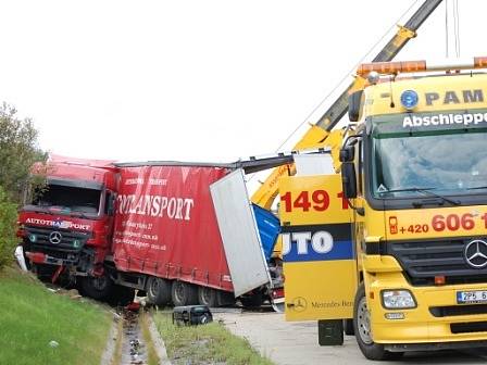 Neštěstí na dálnici D5. 128 kilometr směr na Prahu.