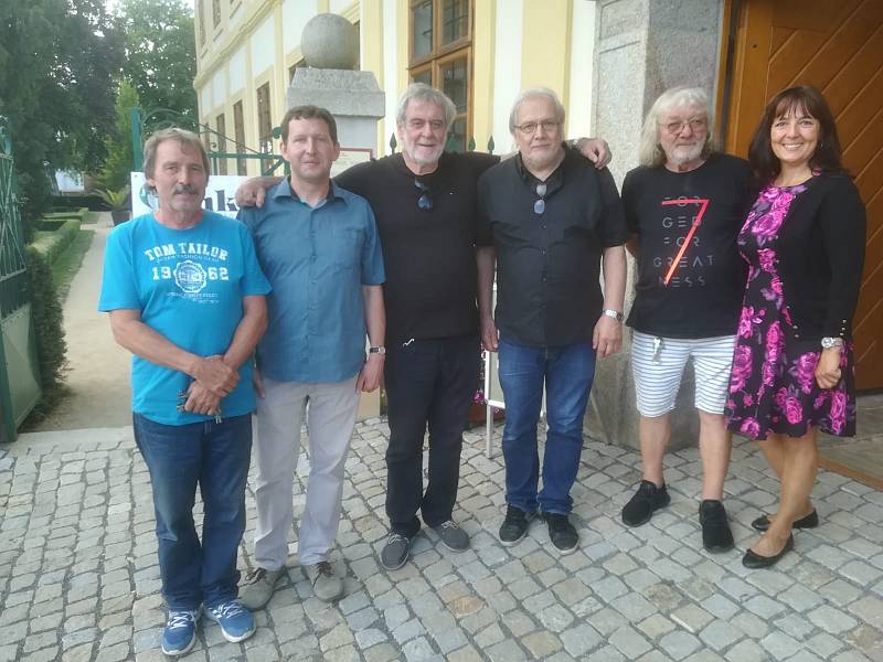 Z návštěvy tria hudebníků ve Svojšíně.