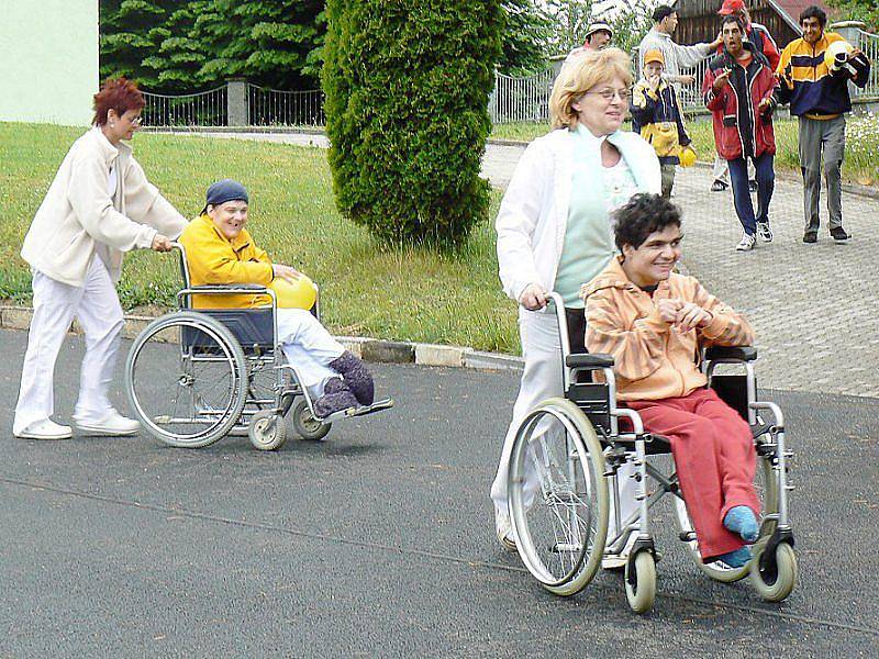 DĚTSKÝ DEN oslavily ve středu děti z Domova pro osoby se zdravotním postižením v Milířích. 