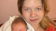 Lence Markové a Radku Zimákovi z Chodové Plané se 12. února v 7.20 hod. narodil ve FN v Plzni prvorozený syn Kubíček (3,57 kg/49 cm). Novopečený tatínek byl u porodu a podle maminky jí hodně psychicky pomohl.