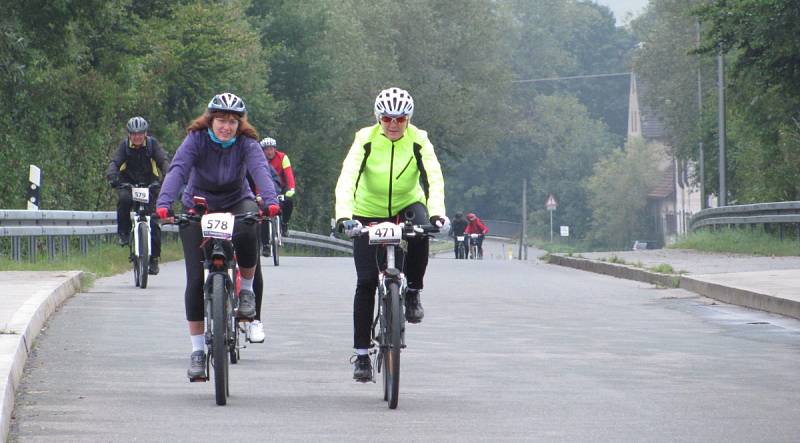 Cyklistického podniku se účastnili i kolaři z Tachovska.