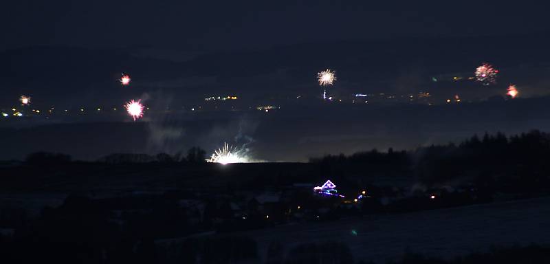 Vítání nového roku 2021 na Tachovsku, pohled z Boněnovského vrchu.