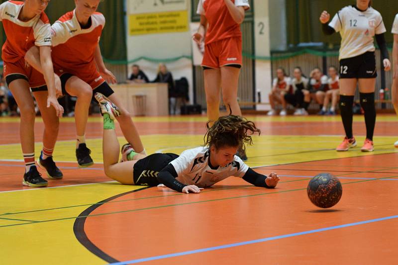 2. liga mladších dorostenek: Slavoj Tachov vs. Jiskra Třeboň 34:33.