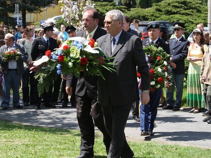 Z tachovského středečního pietního aktu, který se konal u památníku americké armádě.