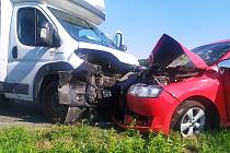 Při nehodě byla řidička vážně zraněna a převezena do Fakultní nemocnice v Plzni.