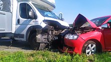 Při nehodě byla řidička vážně zraněna a převezena do Fakultní nemocnice v Plzni.