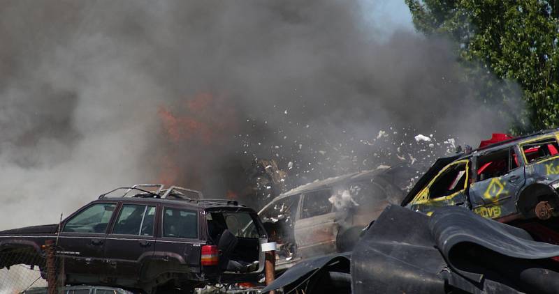 Během pondělního odpoledne došlo nad Tachovem v prostorách jedné z firem k požáru