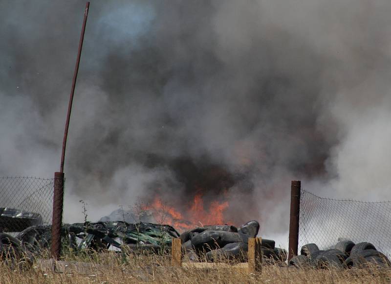 Během pondělního odpoledne došlo nad Tachovem v prostorách jedné z firem k požáru