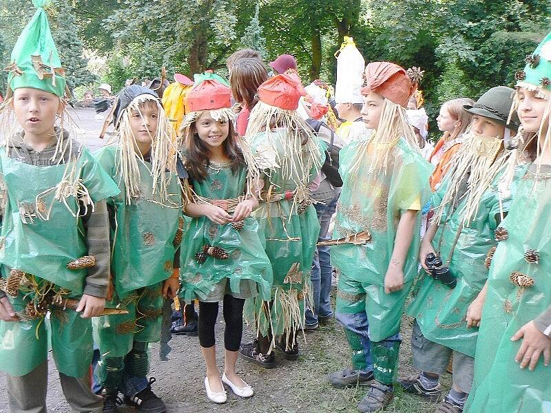 Žáci předvedli pohádky, scénky a cirkus