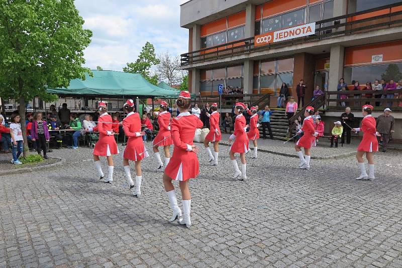 Desítky hasičů z různých koutů Tachovska se sešly v Černošíně při oslavách založení tamního hasičského sboru.