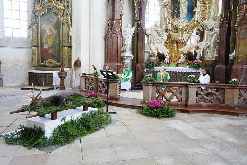 V prostorách klášterního kostela Nanebevzetí Panny Marie v Kladrubech se konala Svatohubertská mše.