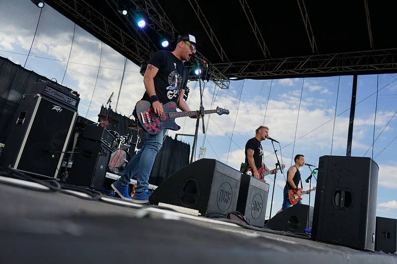 Na letišti nad Tachovem se uskutečnil další ročník rockového festivalu Tarock.