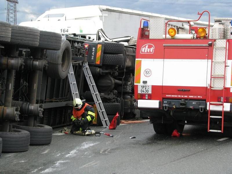 Tragická nehoda dvou kamionů na dálnici D5 u Svaté Kateřiny