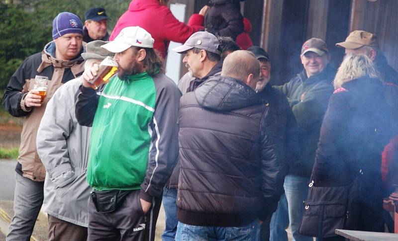  Fotbal-1. B třída: V 12. kole nebodoval jen Tatran, Baník konečně zvítězil, Sparta brala dva body.