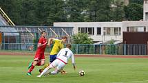 Fotbalisté třetiligového Tachova (v červených dresech) doma přehráli své soupeře z Písku 4:2.