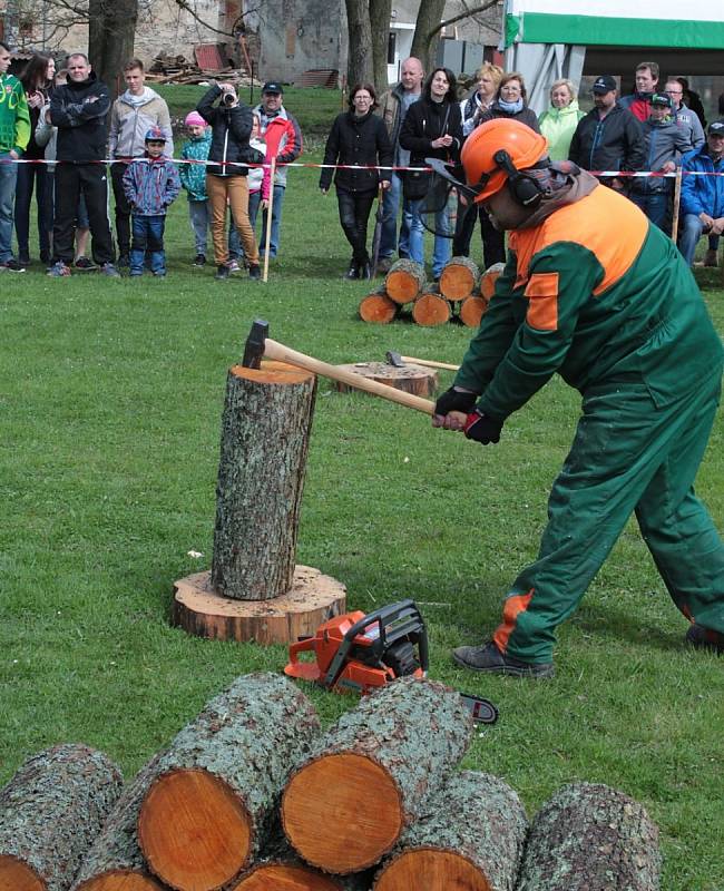 Mistři dřevorubečtí se utkali v Bernarticích