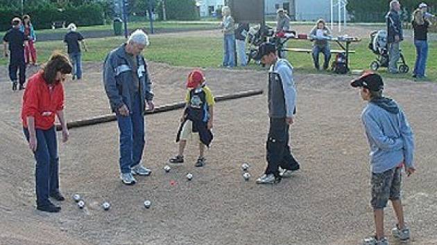 HŘIŠTĚ PRO PÉTANQUE je součástí nového Parku pro radost v Konstantinových Lázních, jehož poslední část bude dokončena letos.