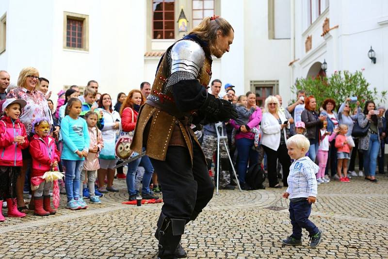 Zámek v Boru je na sezonu připraven, snad se uskuteční i Zámecké historické slavnosti.