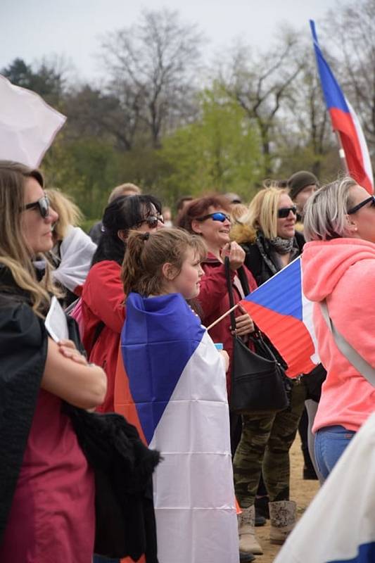 Demonstrace na Letné, 1. května.