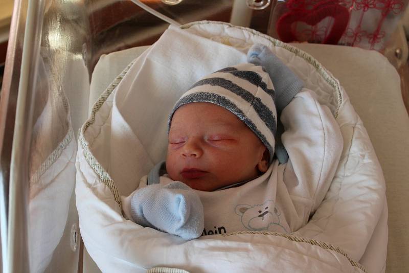 Damián Pavlík z Lestkova se narodil 17. října v 9:39 hodin tatínkovi Danielovi a mamince Barboře. Po příchodu na svět ve FN Lochotín v Plzni vážil jejich prvorozený chlapeček 3450 g a měřil 51 cm.