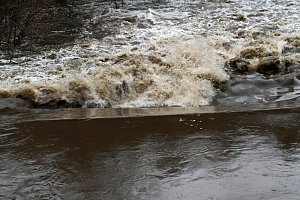 Řeka Mže ve Stříbře na Štědrý den dosáhla druhého stupně povodňové aktivity