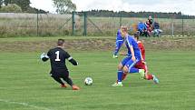 Sokol Lom (v červeném) - FK Tachov (v modrém) 2:0.