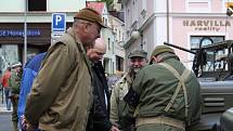 V pondělí dorazil na náměstí do Tachova a Boru konvoj vojenských historických vozidel z Military Car Clubu Plzeň