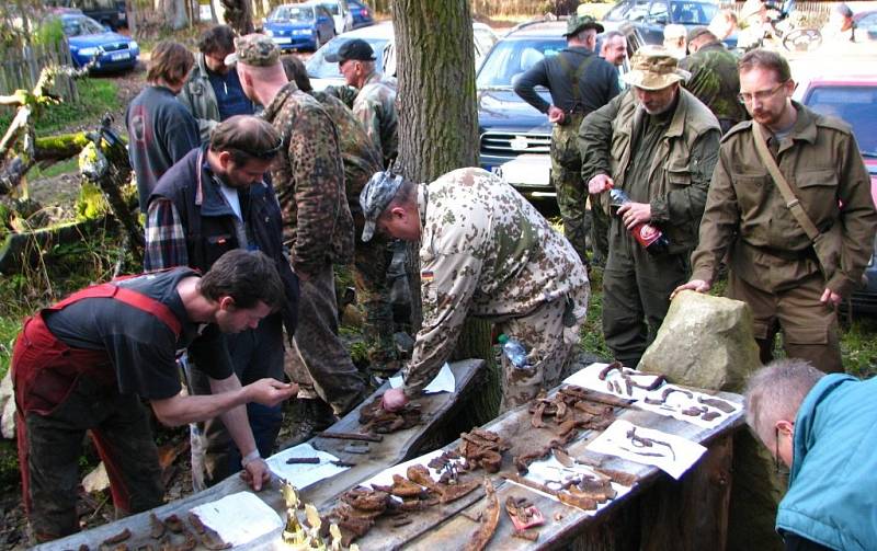 Hledači se opět vypravili do lesa a na louku u Hruškovny, kde našli množství předmětů