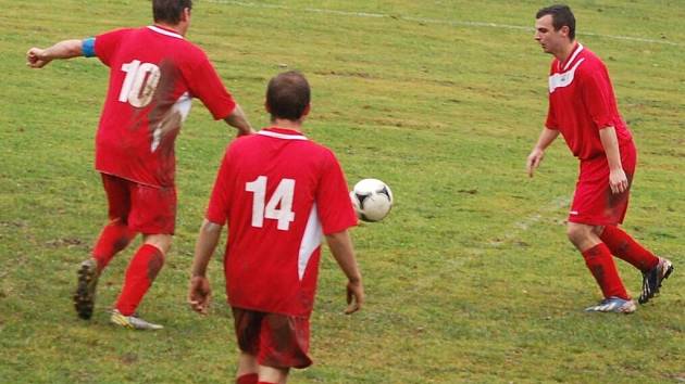  Fotbal-1. B třída: V 12. kole nebodoval jen Tatran, Baník konečně zvítězil, Sparta brala dva body.