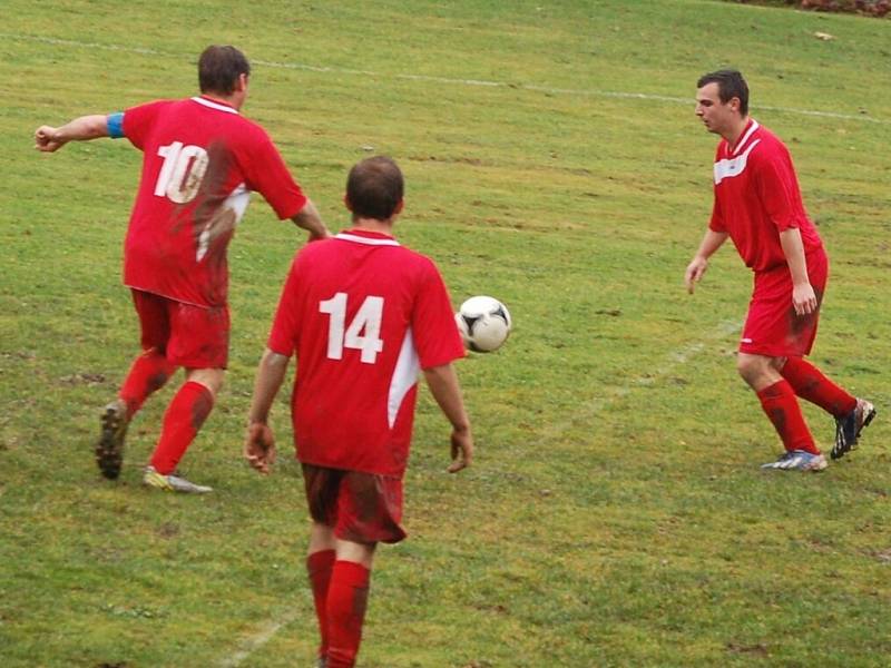  Fotbal-1. B třída: V 12. kole nebodoval jen Tatran, Baník konečně zvítězil, Sparta brala dva body.