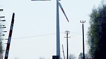 Podobné větrné elektrárny jako je tato u Rozvadova mají vyrůst poblíž státní hranice. Stožáry budou vidět až z Plané.