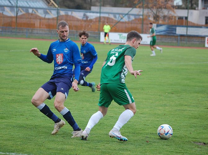 FORTUNA divize A, 13. kolo: FK Tachov (na snímku fotbalisté v modrých dresech) - Slavoj Český Krumlov 4:0 (3:0).