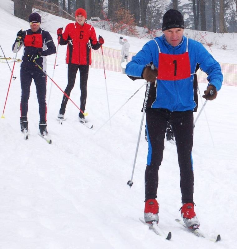 Ve Ski areálu Přimda se běžel lyžařský závod na 15 kilometrů klasickým způsobem.