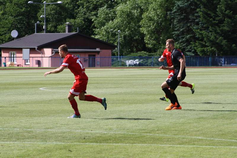 Tachov hostil Žižkov, který v Tachově oslavil postup do druhé ligy.