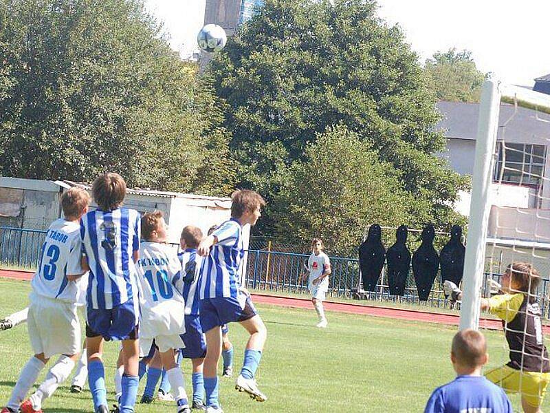 V prvním kole divizní soutěže starších a mladších žáků zavítaly do Tachova celky Tábora