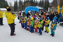 Mateřinka na lyžích: děti se učí jezdit, rodiče fandí