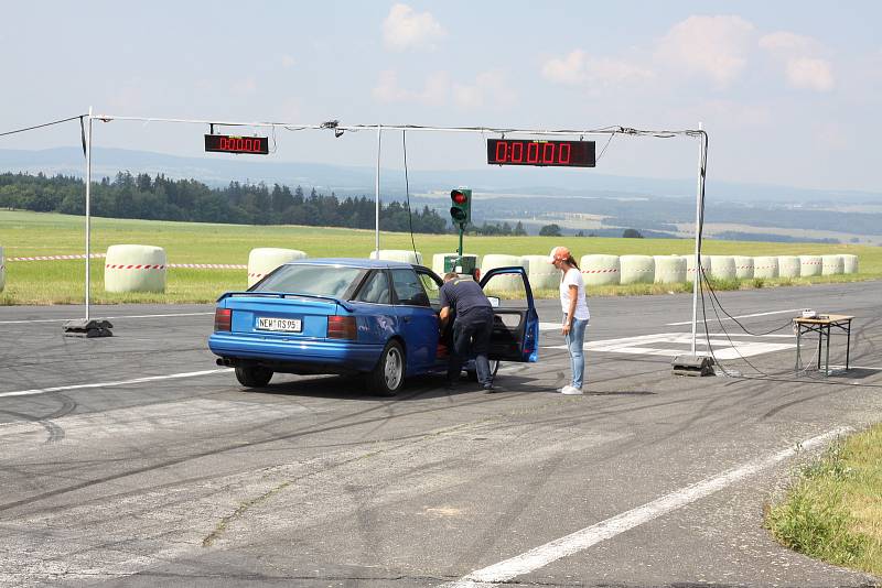 Z Auto moto párty na letišti Kříženec.