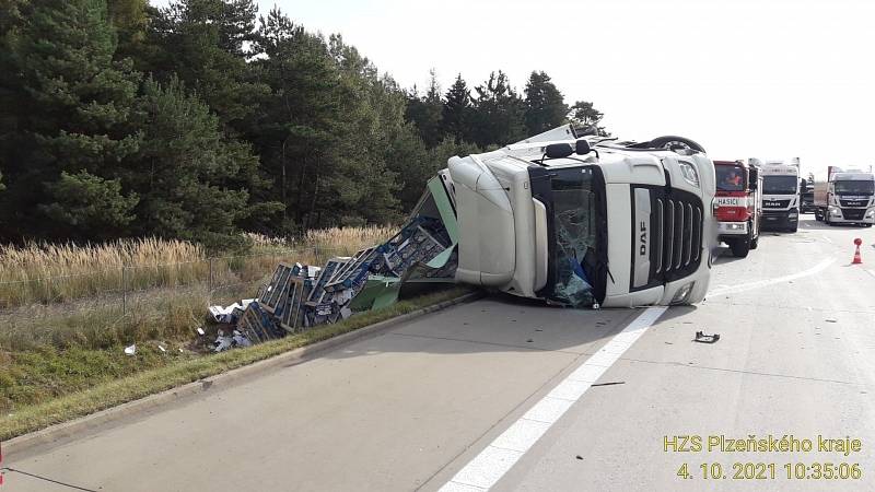 Nehoda kamionu na dálnici D5.