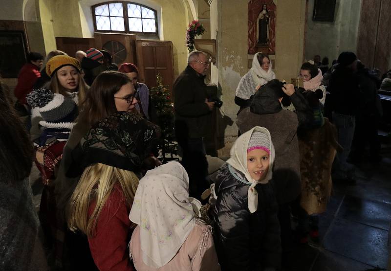 Živý betlém v kostele Máří Magdaleny v Tachově.