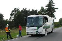 Nehoda kamionu a autobusu u Chodové Plané na Tachovsku